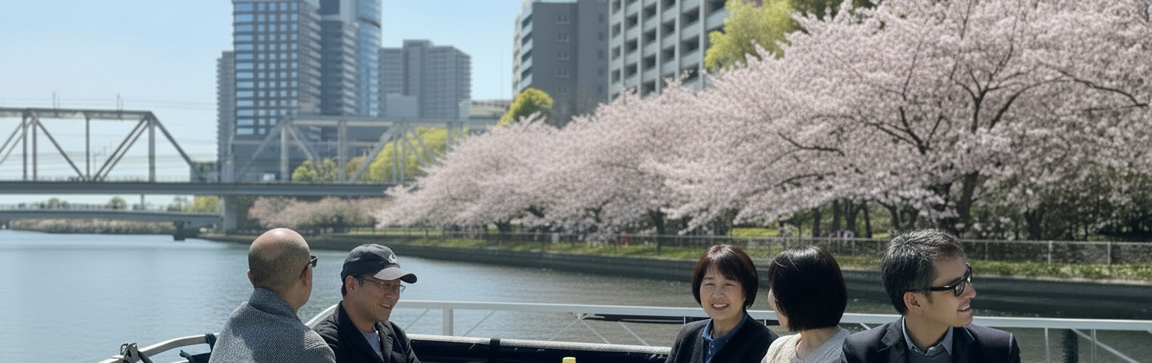 大川沿いの桜並木を船上から — 大阪お花見クルーズ 中之島GATEサウスピア